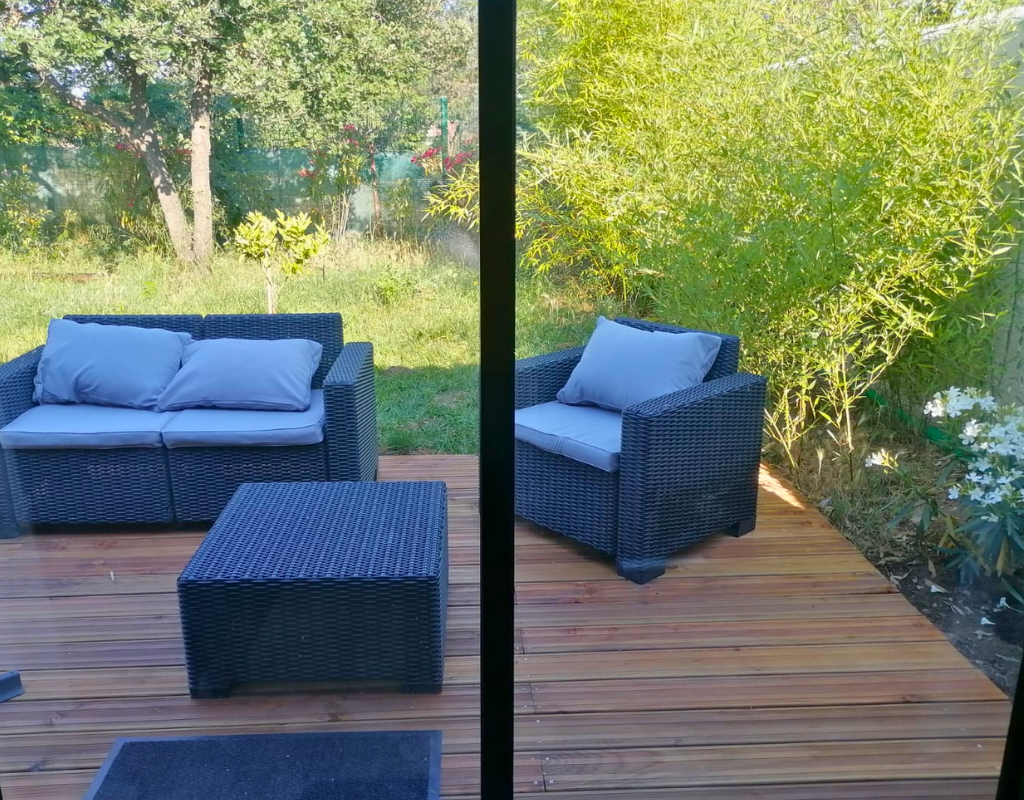 Vue depuis la baie vitrée de la casa Bambù.