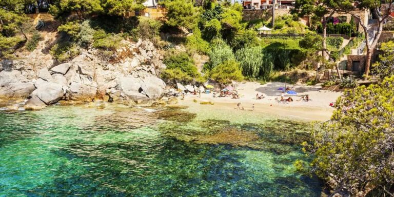 Vue panoramique de la crique à Platja d'Aro